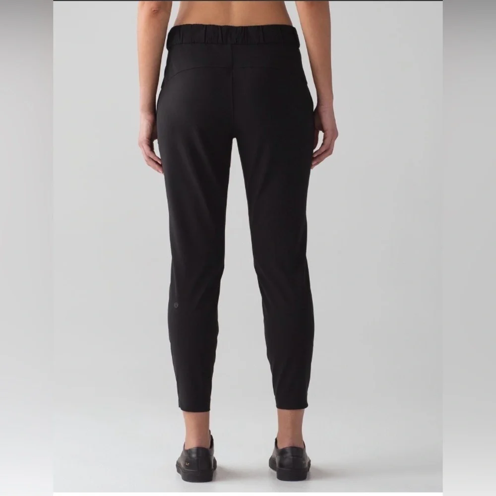 Lululemon On The Fly Pant Black Size 4 Woven High Rise Work Travel